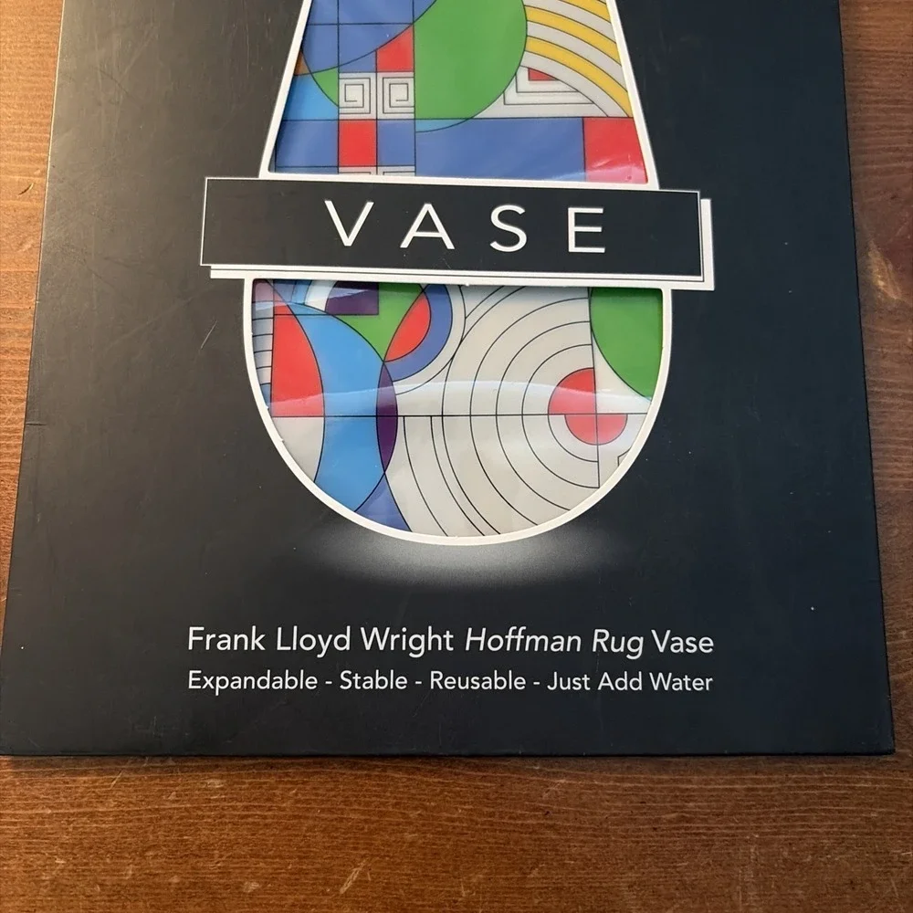 MODGY NWT FRANK‎ LLOYD WRIGHT HOFFMAN RUG VASE